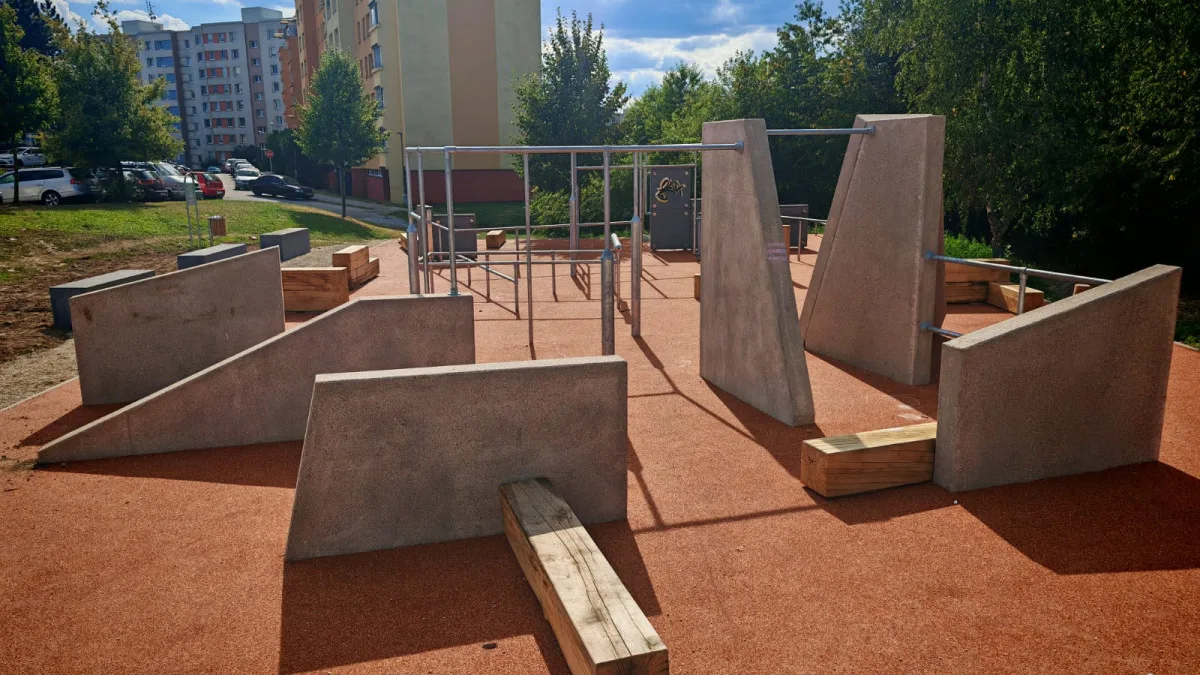 Český Krumlov otevřel parkourové hřiště, má vysoké zdi i prostor pro akrobatické prvky