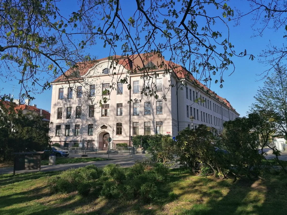 POLITICKÁ KORIDA: