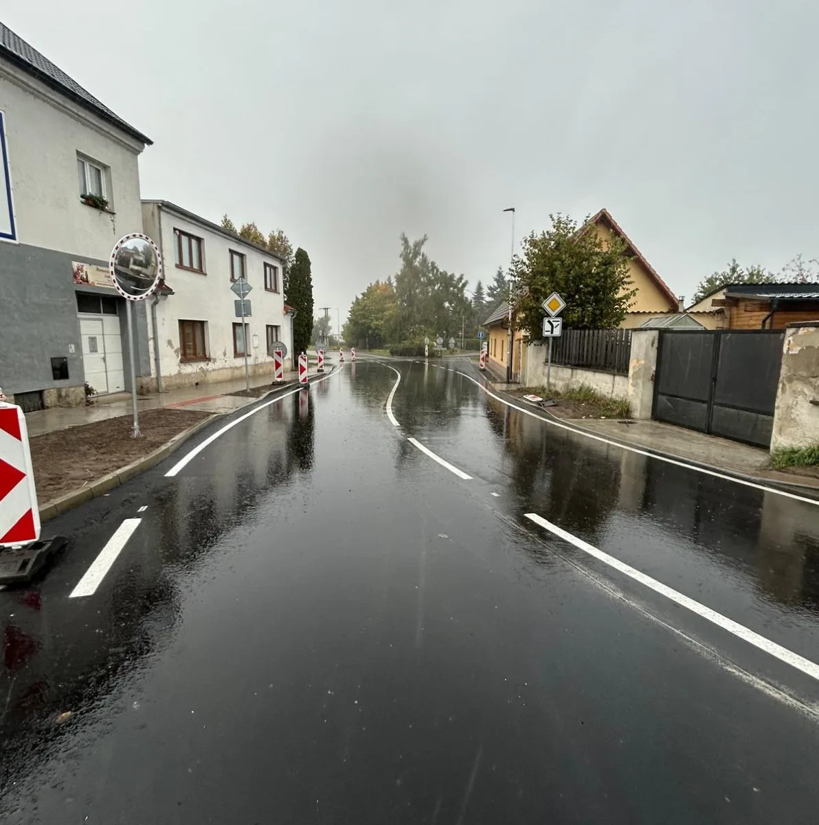 V Kamenném Újezdě se otevřela opravená křižovatka za více než tři miliony korun.