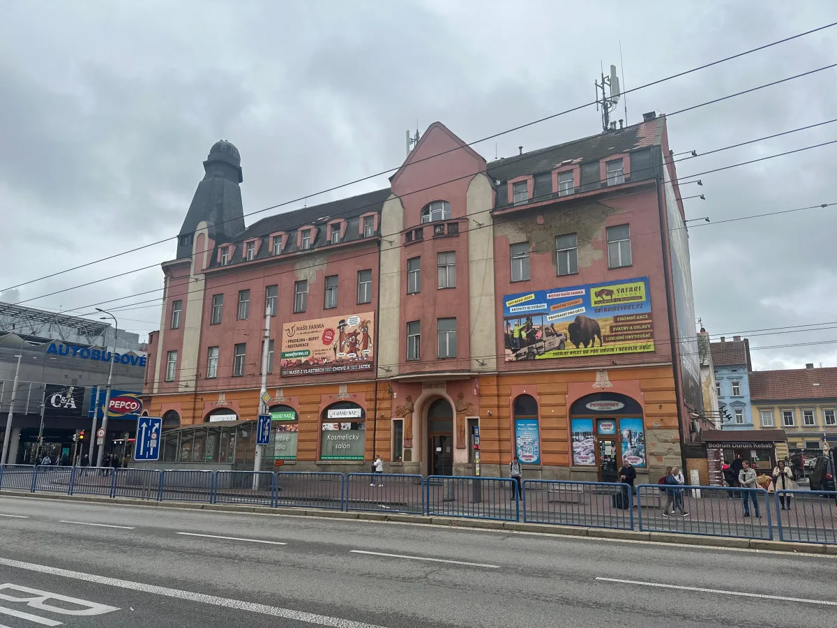 Jizva Nádražní ulice dostane novou tvář. Bývalý Hotel Grand se chystá na rekonstrukci