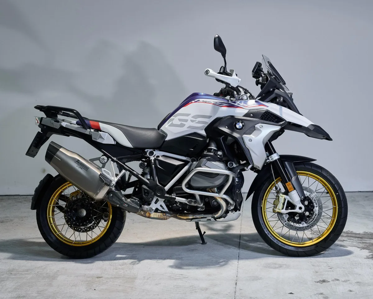 Motorka Petra Pavla je ve veřejné dražbě. Výdělek půjde na dobročinné účely