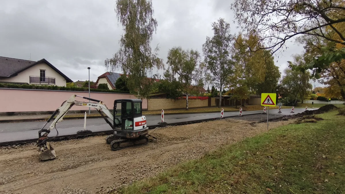 Lampy vysoké 4 metry? V Litvínovicích kvůli tomu museli jednat s leteckou bezpečností