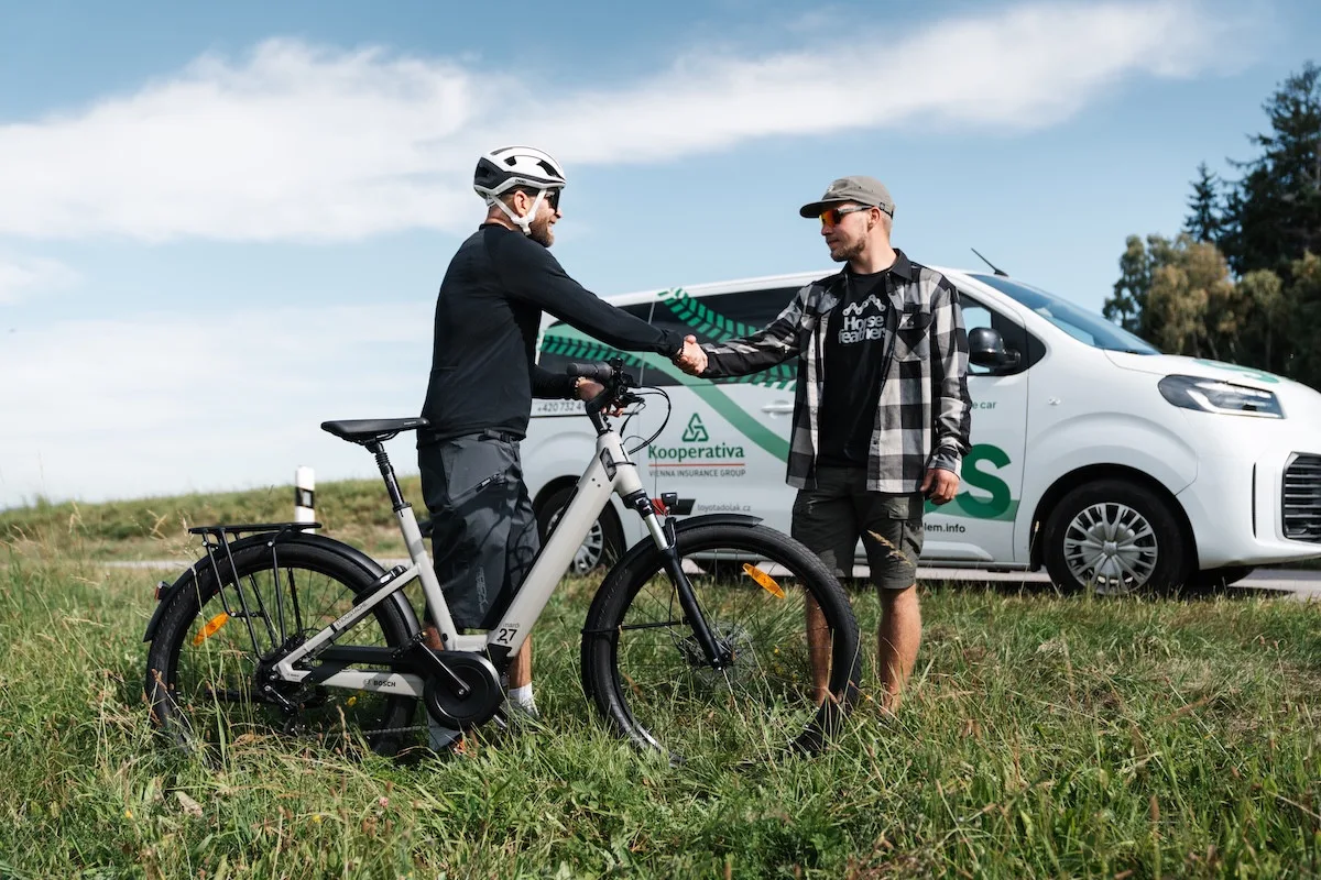 SOS svoz cyklistů na Lipně: 38 výjezdů pomohlo cyklistům i rodinám.