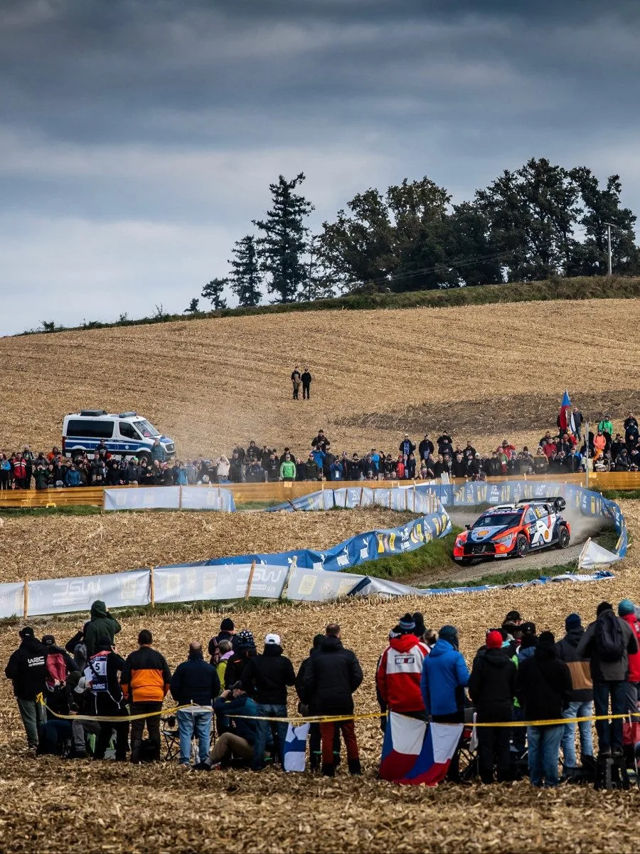 Ogier zahájil Středoevropskou rallye nejlépe, Rovanperä těsně za ním