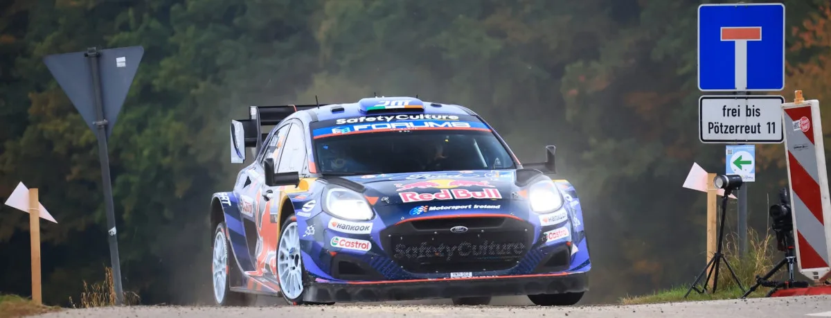 Rovanperä míří za vítězstvím ve Středoevropské rallye, Ogiera zbrzdila havárie