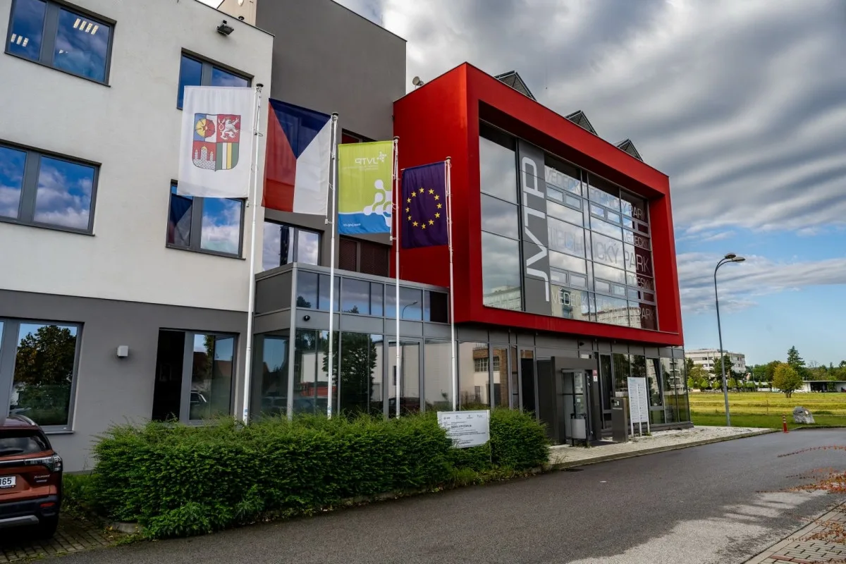 Bylinky i high-tech. Jihočeský startup Herbavita mění výživu hospodářských zvířat.