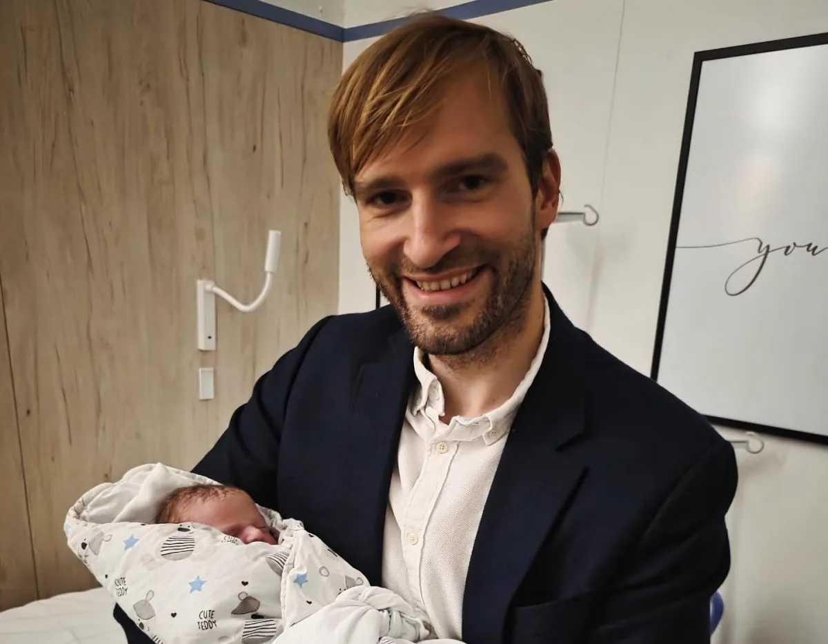Adam Vojtěch je dvojnásobným otcem. Narodila se mu dcera