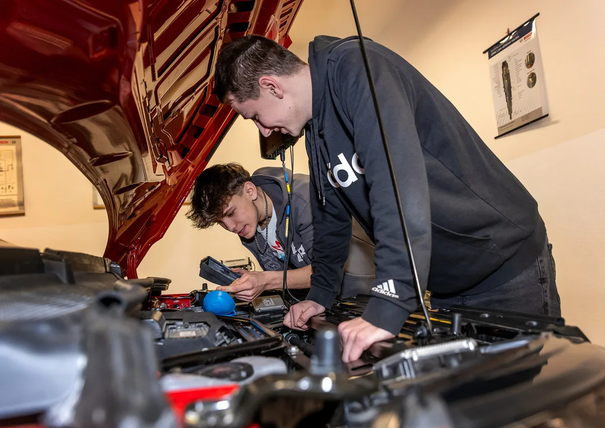 SPŠ a VOŠ automobilní v Českých Budějovicích mění image a modernizuje se.