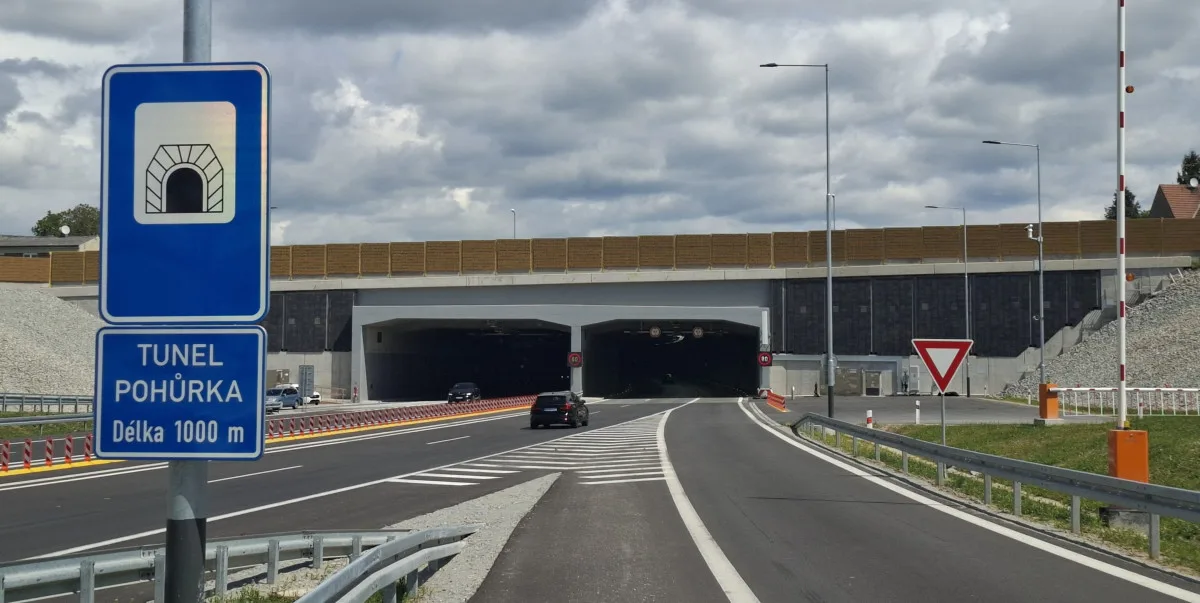 Tunelem Pohůrka u Č. Budějovic na D3 denně projede 12.000 až 16.000 vozidel