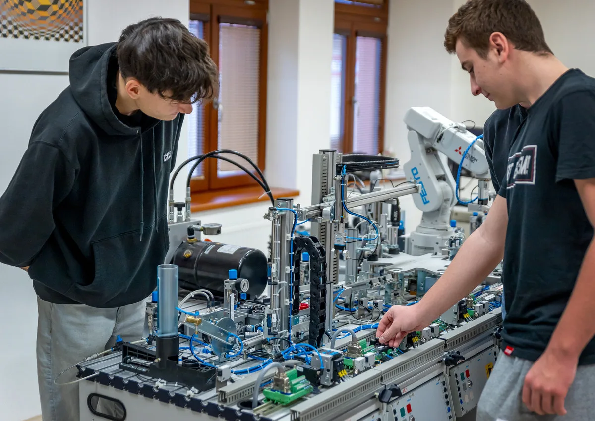 Zažijte dopoledne s technikou: zábavu, objevování a první krůčky do světa techniky.