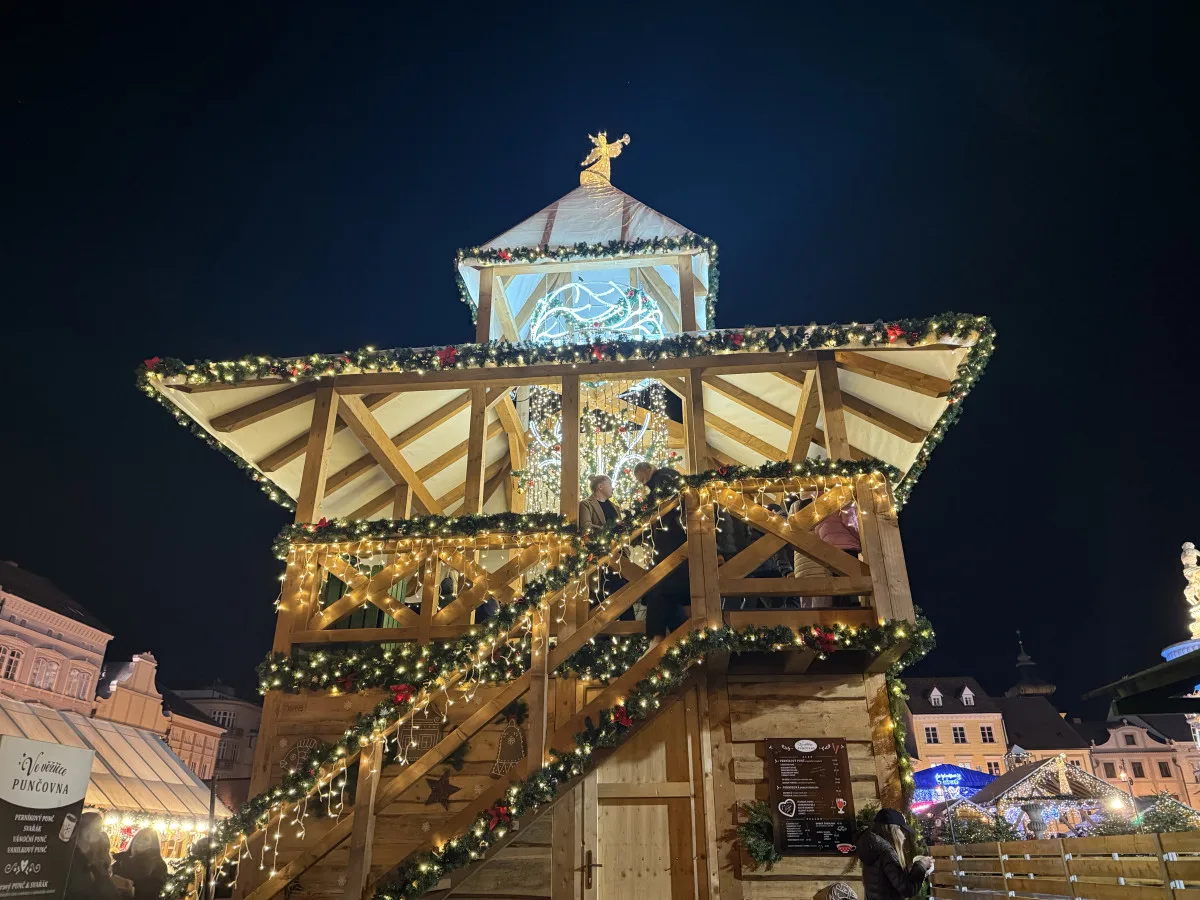 Adventní městečko je otevřené. První den přilákalo stovky návštěvníků