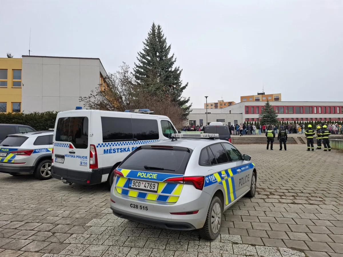 Policie evakuovala základní školu v Táboře. Důvodem je telefonická hrozba
