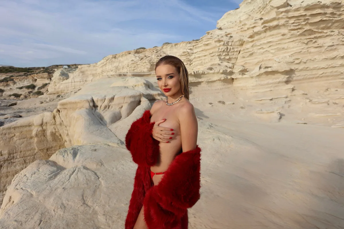 Ze Zrádců rovnou na obálku Playboye. Nicole Šachová je prosincovou Playmate