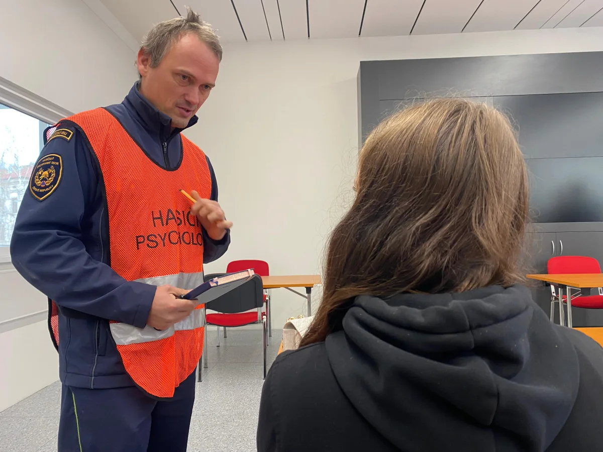 Po srážce vlaků zůstává v nemocnicích devět pacientů