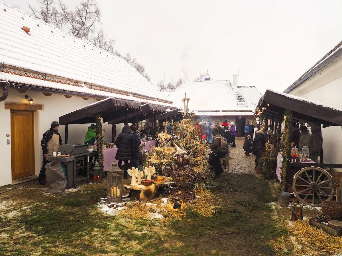 Vánoční trhy na Statku U Medvěda pomohou dětem a nabídnou den plný pohádek.