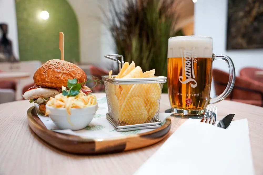 Nová bistro – kavárna v centru města přináší svěží koncept i umělecký dotek