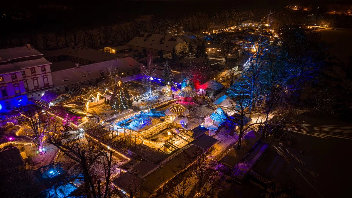 Vánočně nasvícená Zoo Hluboká rozsvítí vaše srdce
