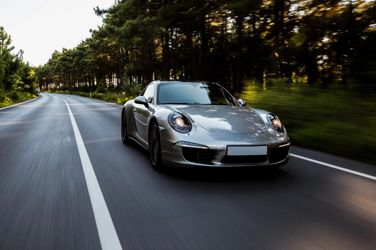 KOMENTÁŘ: Když se „chytré“ auto rozhodne, že s vámi už nikam nepojede