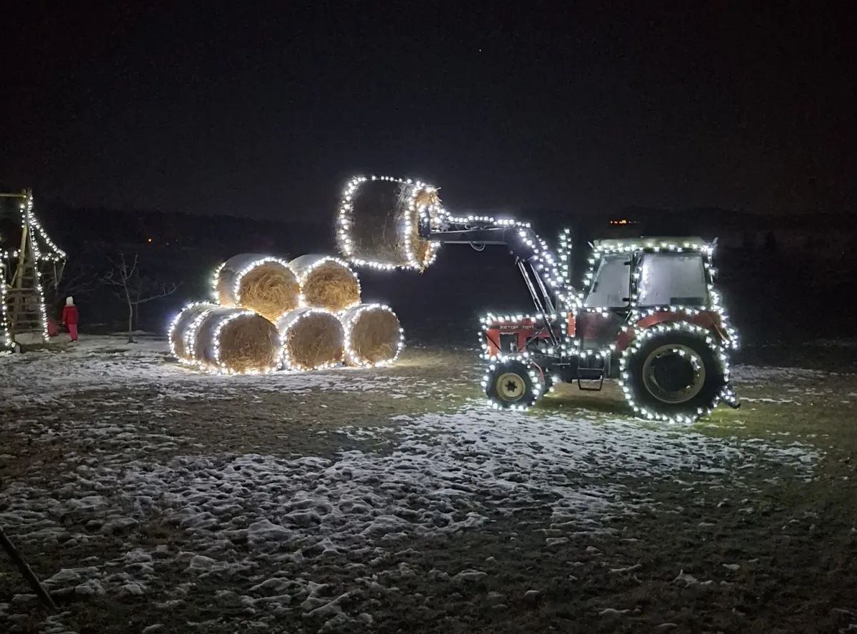 Někde zdobí stromeček, jinde zase traktor. V Těšínově pojali advent originálně