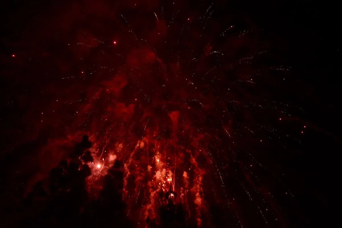 Muži v Budějovicích vybouchla pyrotechnika v rukou