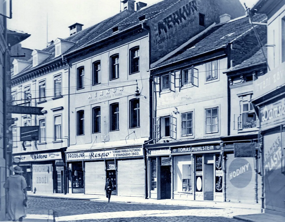 DRBNA HISTORIČKA: Sterneckova ulice vypráví příběh lékárny, cukráře i Anglického dvora