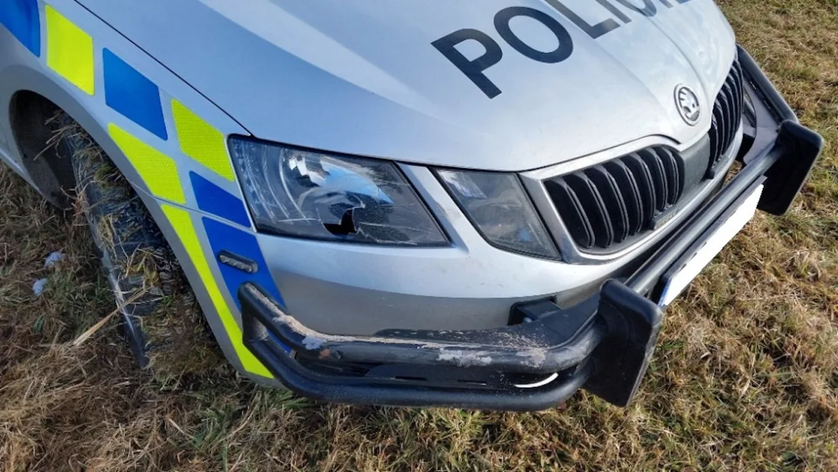 Nebezpečnou jízdu na Jindřichohradecku ukončili policisté PIT manévrem