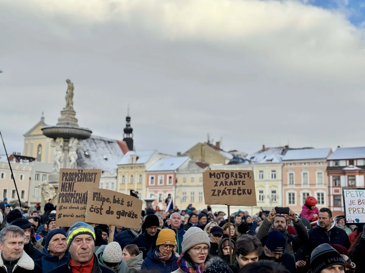 Příznivci prezidenta zaplnili budějovické náměstí. Podporu přišly vyjádřit stovky lidí