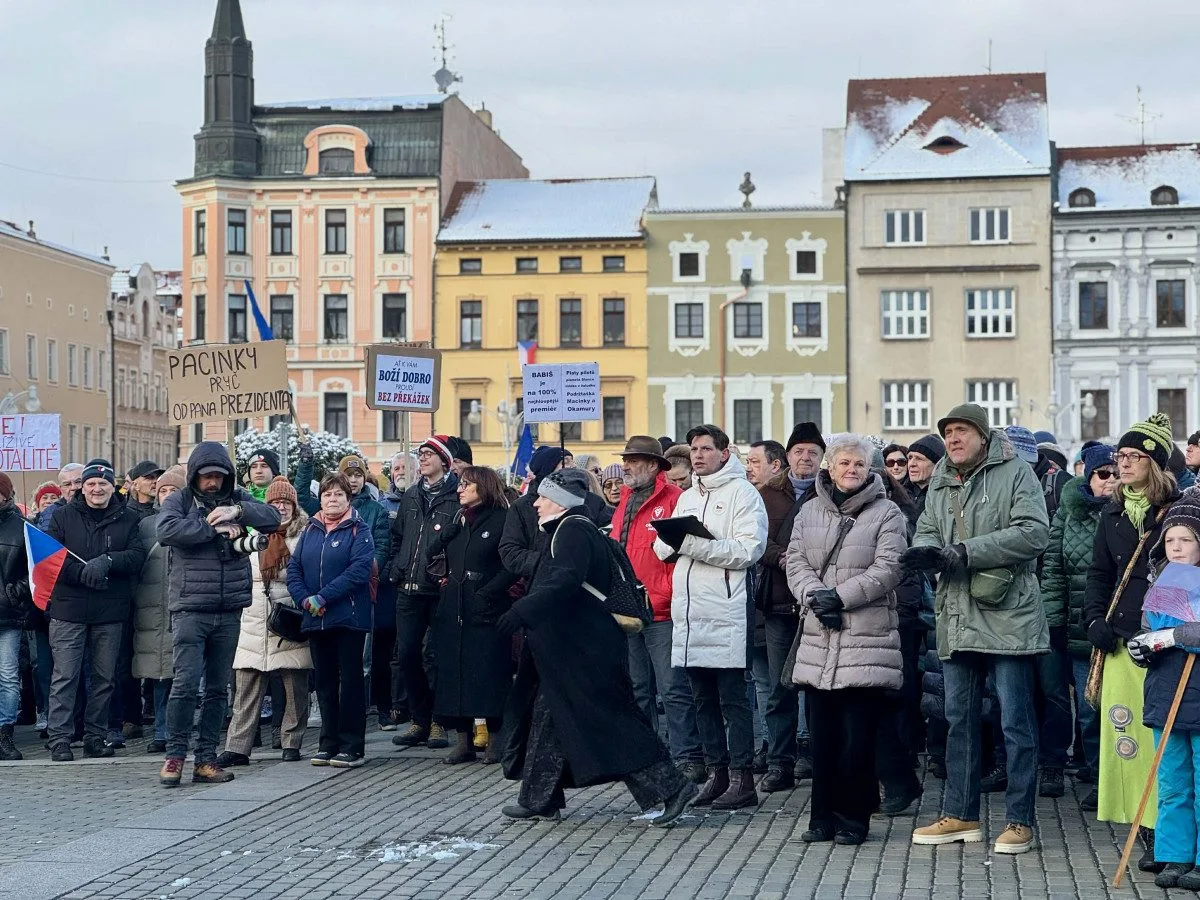 Příznivci prezidenta zaplnili budějovické náměstí. Podporu přišly vyjádřit stovky lidí