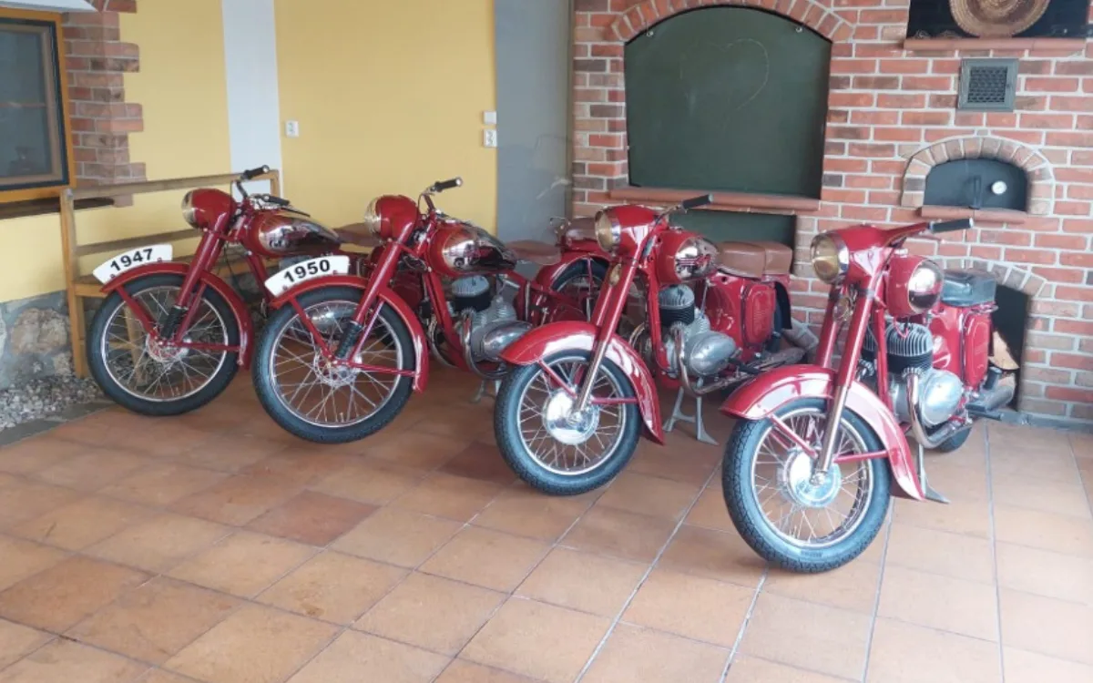 Drzá krádež veteránů. Majitel pátrá po motorkách Jawa, nabízí odměnu sto tisíc