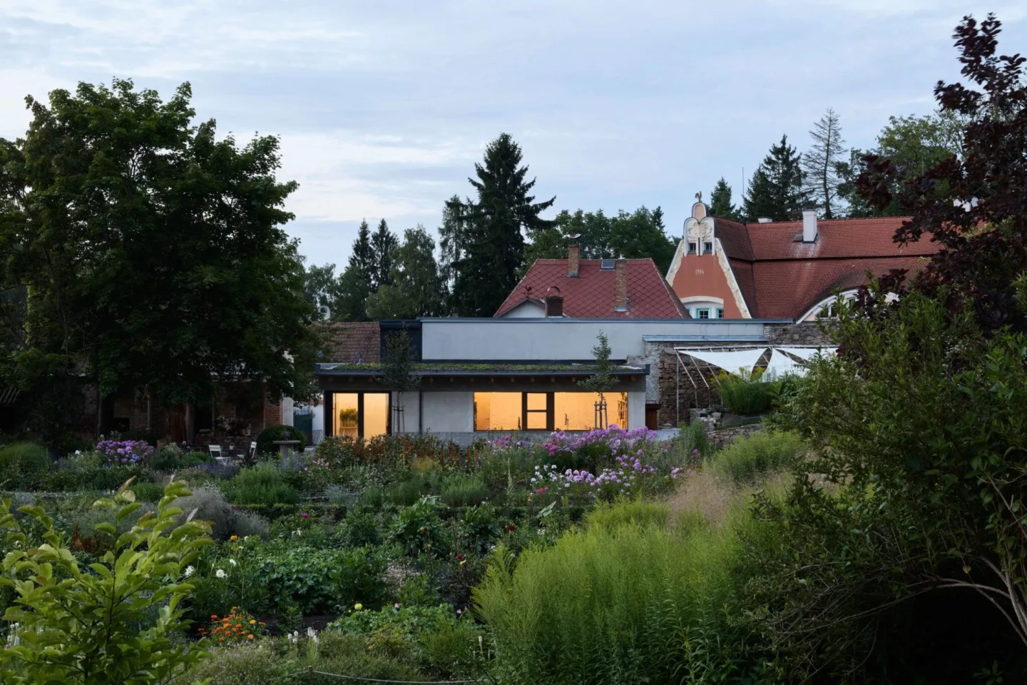 Do historické zahrady v Jindřichově Hradci otiskují zahradní architekti i současné trendy