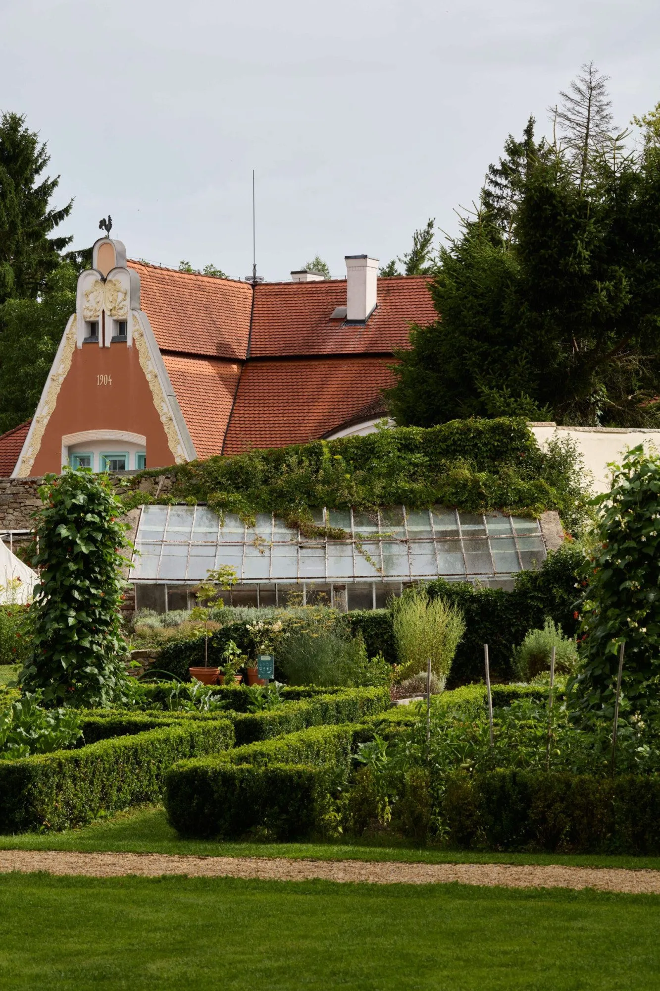 Do historické zahrady v Jindřichově Hradci otiskují zahradní architekti i současné trendy