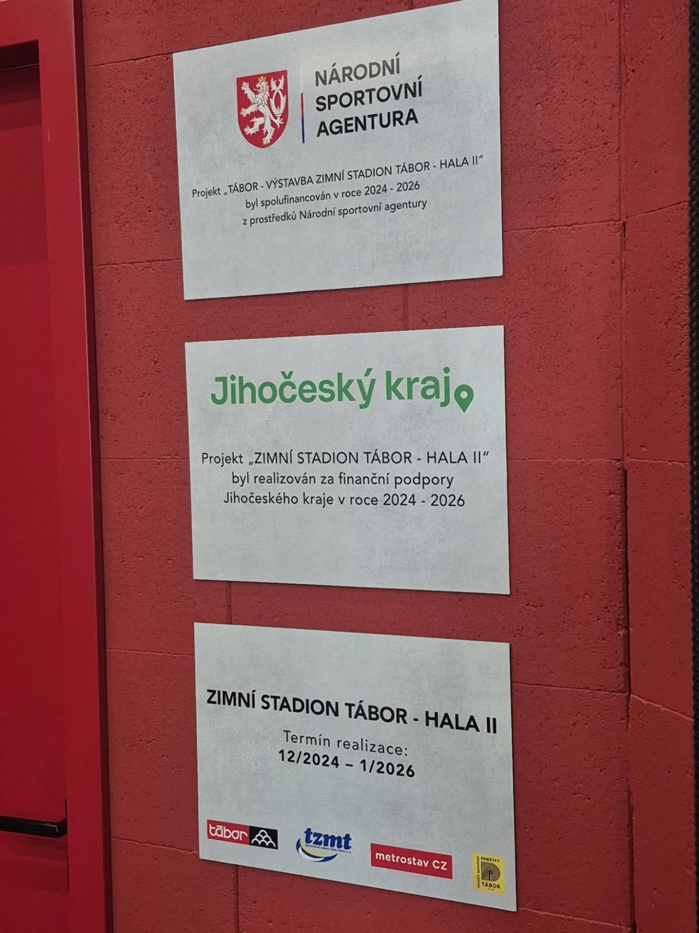 Nová ledová plocha v Táboře uleví přetíženému stadionu, stála 180 milionů korun