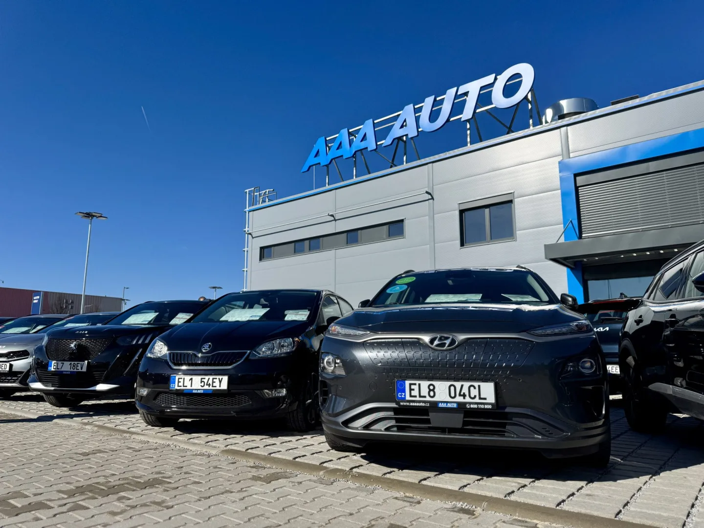 Široká nabídka aut a moderní zázemí. AAA AUTO otevřelo v Budějovicích nové autocentrum