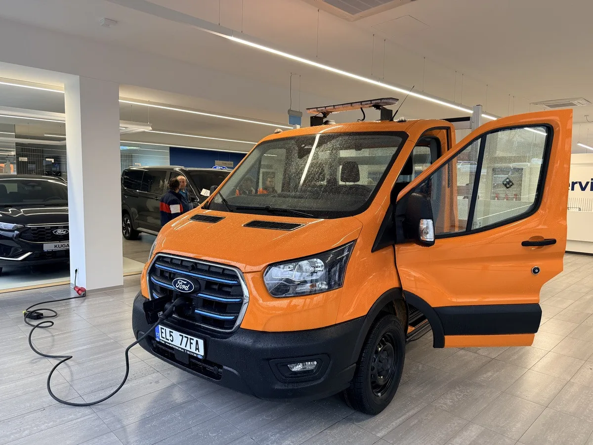 Jihočeští silničáři obměňují vozový park, do terénu vyrážejí i s elektromobily
