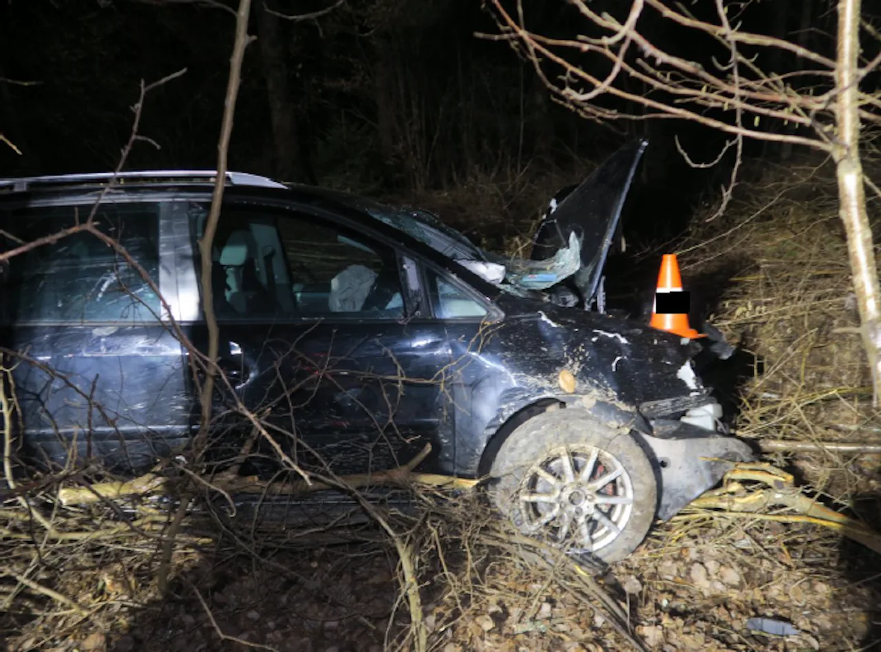 Tragická noc na jihu Čech. Dopravní nehody si vyžádaly dva lidské životy