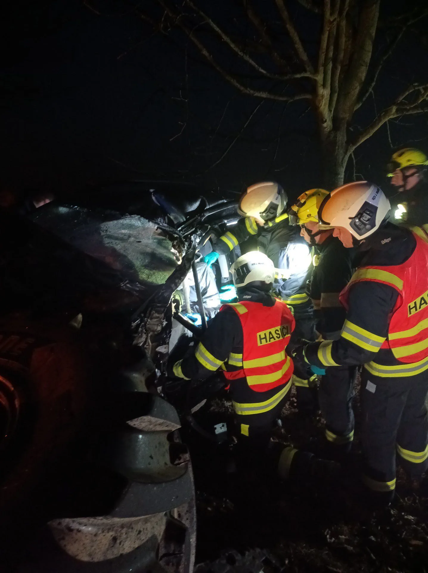 Mlhy a námraza komplikují dopravu. Tři jihočeské silnice uzavřely vážné nehody