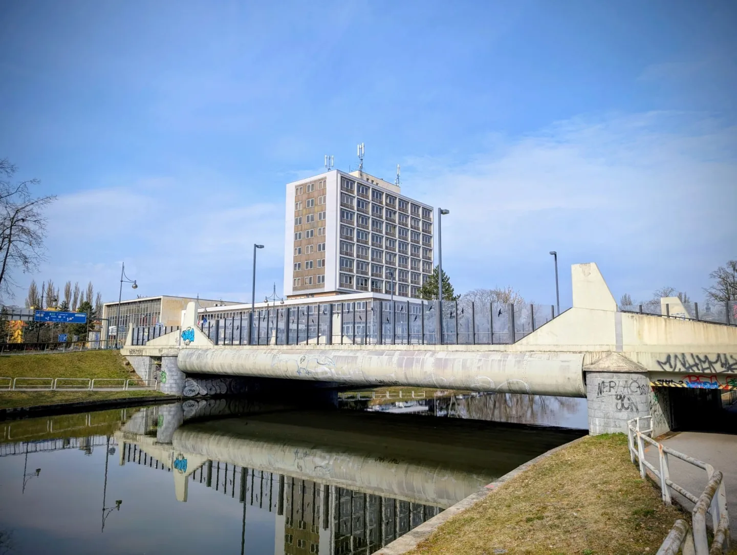 Rekonstrukce mostu Kosmonautů uzavře cyklostezky, objízdné trasy povedou Dukelskou.