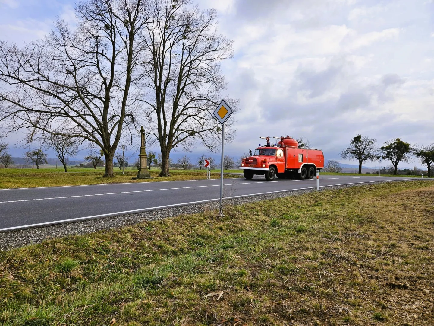 Jihočeští hasiči se rozloučili se starou dámou. Legendární Tatra 148 míří do muzea