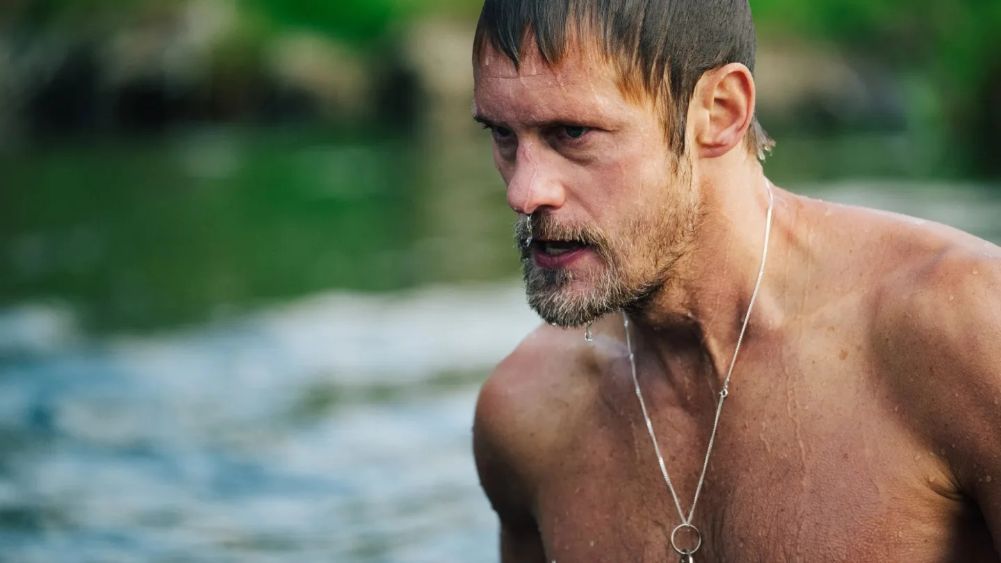 RECENZE: Obejmout muže a projezdit s ním noc. Motorkářská gay romance je konečně v kinech