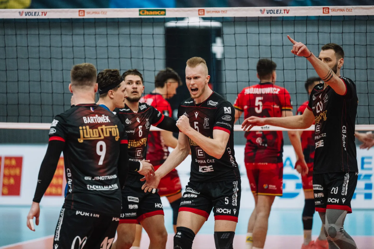 COV/Dan Kubat