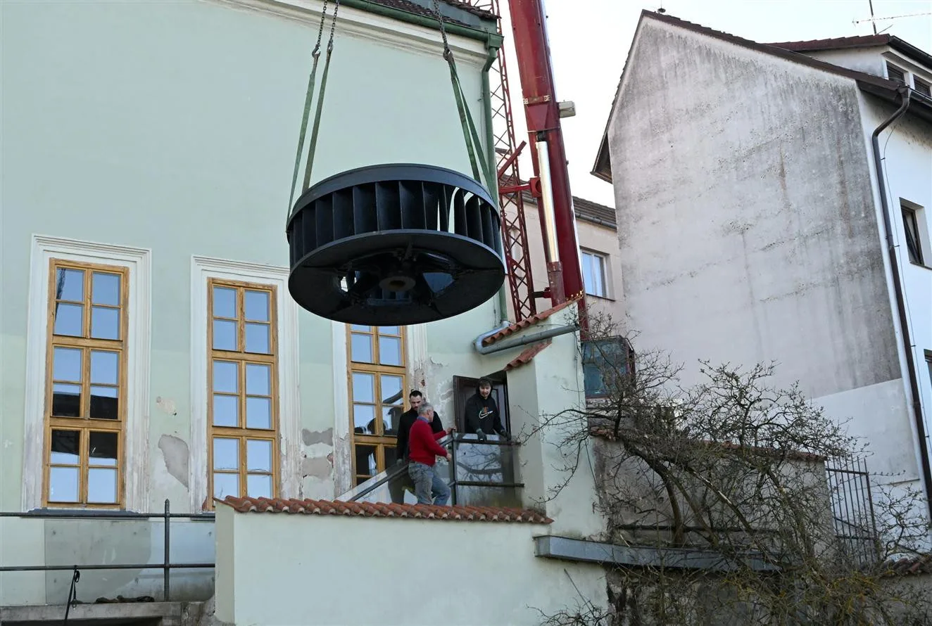 Do Křižíkovy elektrárny v Písku se vrací historické turbíny, budou opět vyrábět elektřinu