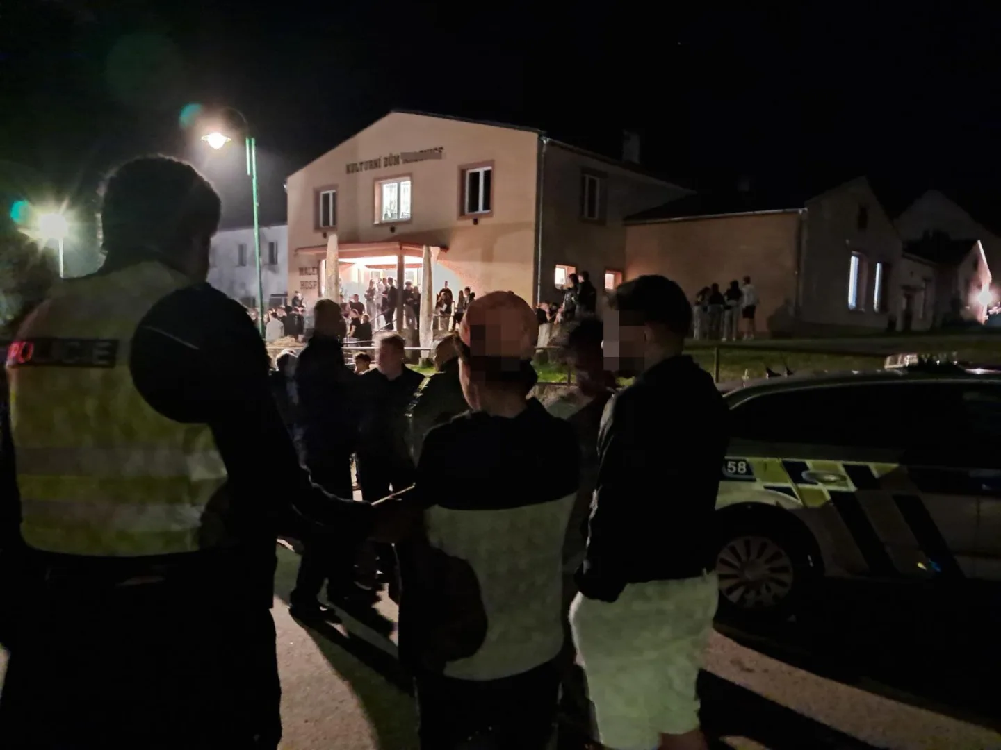 Policejní zátah na diskotéce. Odhalili opilé děti i řidiče
