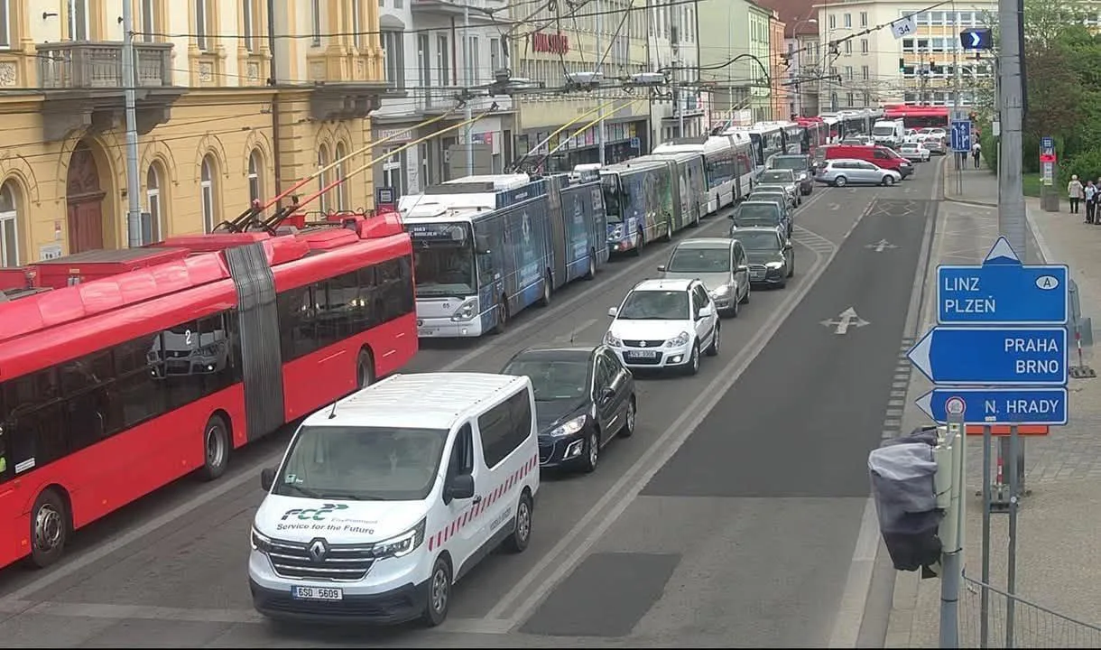Budějovice se z dopravního šoku zvládly oklepat, kolony zůstávají pouze ve špičkách
