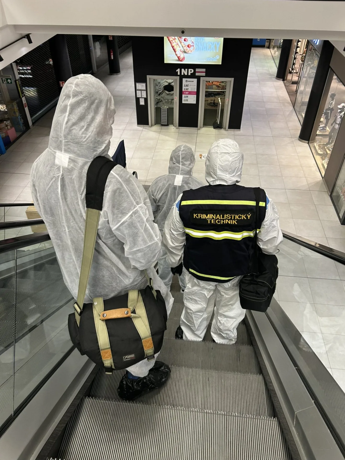 FOTO: Umělá krev a zásah proti útočníkovi. Policie i záchranáři trénovali u Mercury