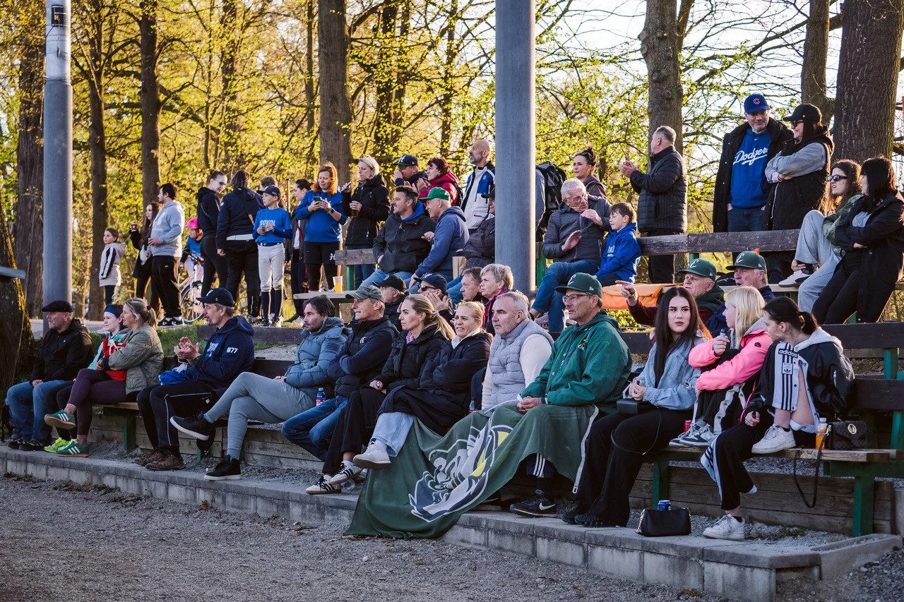 Čarodějnice a extraligový baseball pod světly. Hluboká zve ve čtvrtek celé rodiny.