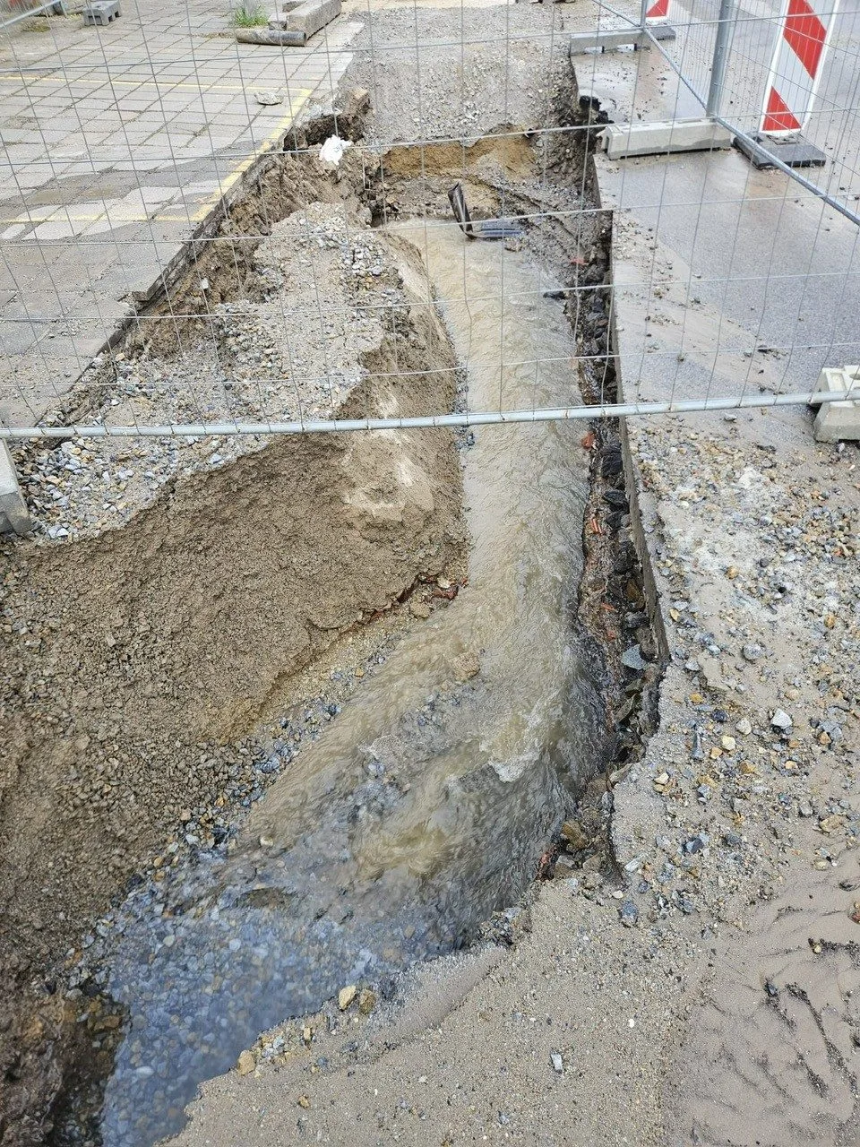 Další havárie vodovodu v Písku. Zakalenou vodu lidé nemají pít ani používat