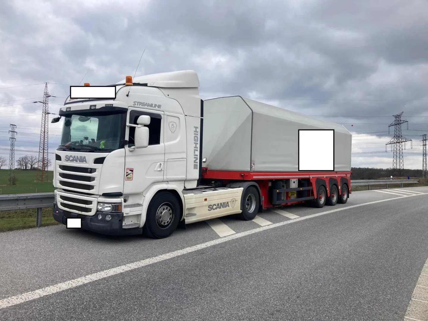 Řidič kamionu jel 1200 kilometrů bez karty v tachografu. Policie ho dopadla na D3