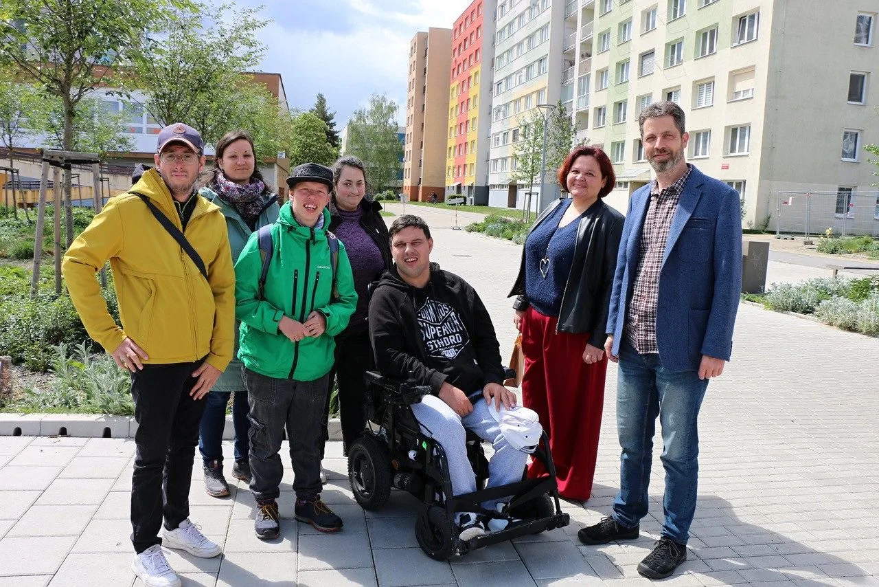 Na sídlišti Vltava začala stavba kavárny, ve které budou pracovat klienti s handicapem