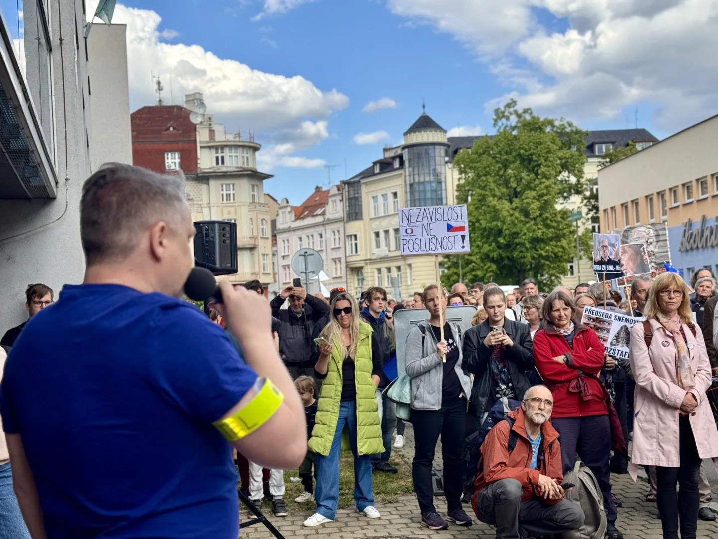 Budějcemi prošly stovky demonstrantů. Podpořily nezávislost veřejnoprávních médií