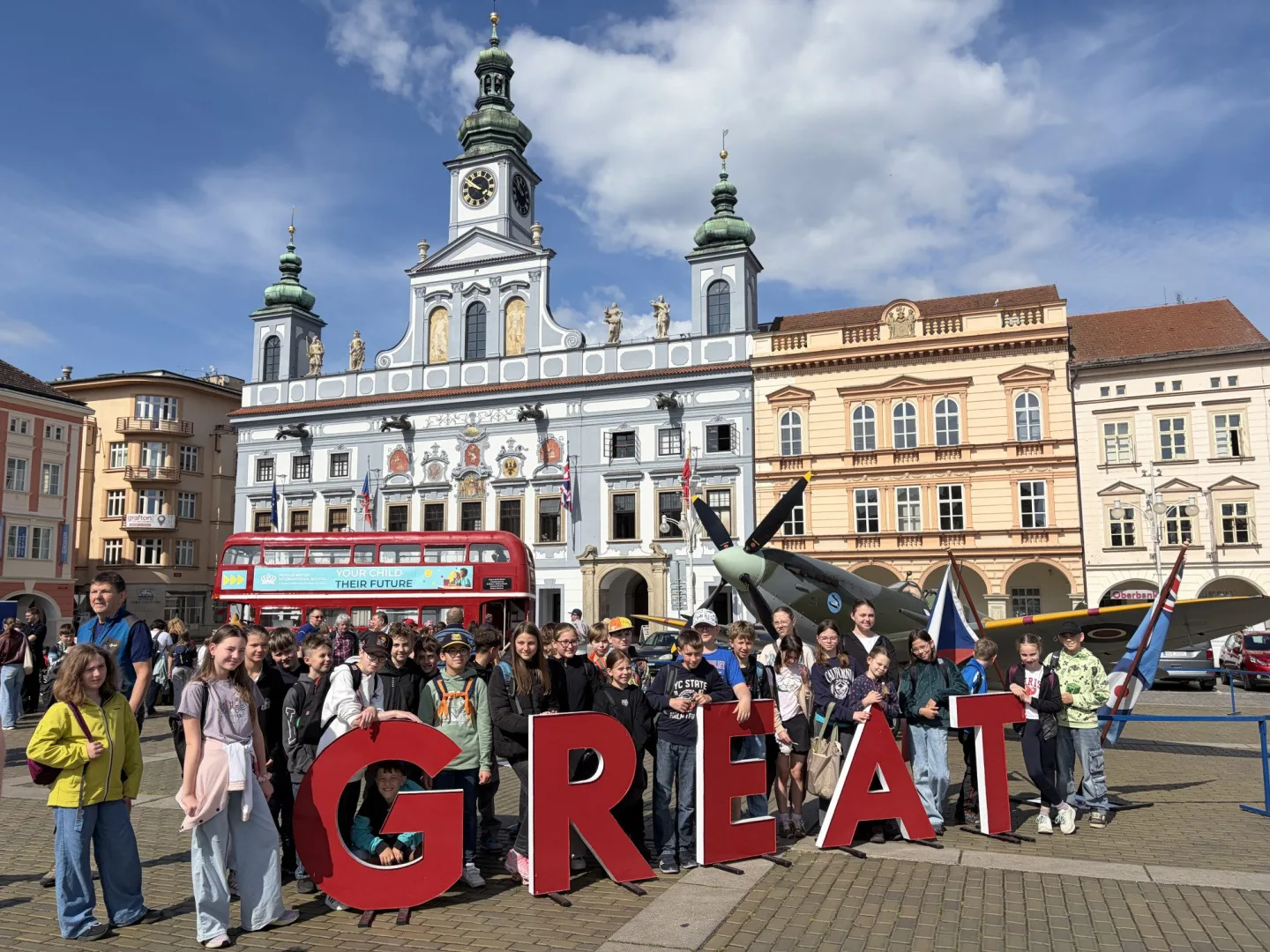 Doubledecker, Spitfire i čaj s mlékem. Budějce zaplnilo britské velvyslanectví
